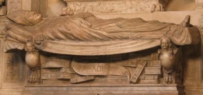 Monumento funebre del Card. Giovanni Michiel, particolare
il vescovo Antonio Orso dormiente (+1511). Ha lasciato alla biblioteca di S. Marcello 730 volumi, raffigurati nel monumento stesso e ricordati nell’iscrizione.
