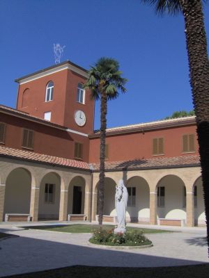 Roma, Via della Fanella, chiostro
